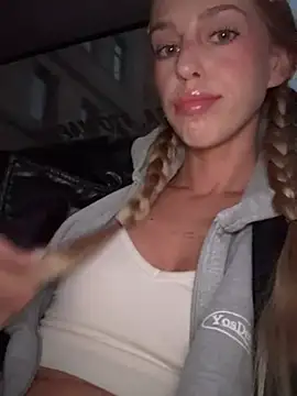 Snapshot of kira_mia chatting on 03/12/26, 04:02 kira mia online show from 03/12/26, 04:02