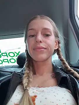 Snapshot of kira_mia chatting on 03/16/26, 03:49 kira mia online show from 03/16/26, 03:49