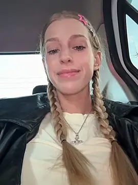 Snapshot of kira_mia chatting on 03/17/26, 03:37 kira mia online show from 03/17/26, 03:37