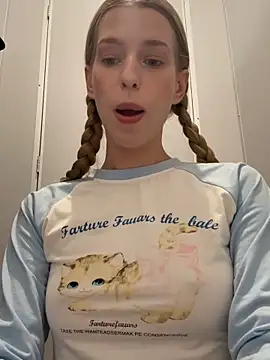 Snapshot of kira_mia chatting on 03/26/26, 04:34 kira mia online show from 03/26/26, 04:34