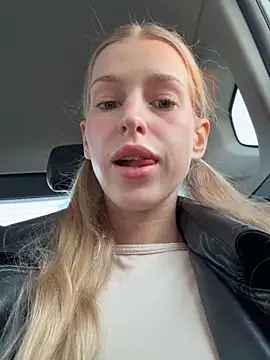 Snapshot of kira_mia chatting on 03/27/26, 03:56 kira mia online show from 03/27/26, 03:56