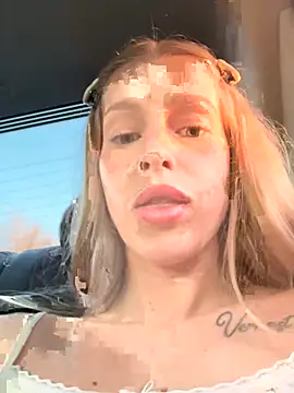 Snapshot of kira_mia chatting on 03/28/26, 03:33 kira mia online show from 03/28/26, 03:33