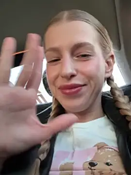 Snapshot of kira_mia chatting on 03/30/26, 03:57 kira mia online show from 03/30/26, 03:57