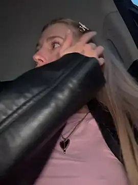 Snapshot of kira_mia chatting on 04/04/26, 04:37 kira mia online show from 04/04/26, 04:37