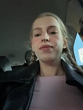 Snapshot of kira_mia chatting on 04/08/26, 04:29 kira mia online show from 04/08/26, 04:29