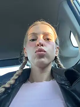 Snapshot of kira_mia chatting on 04/11/26, 03:49 kira mia online show from 04/11/26, 03:49