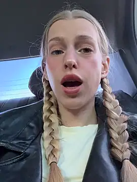 Snapshot of kira_mia chatting on 04/17/26, 04:10 kira mia online show from 04/17/26, 04:10