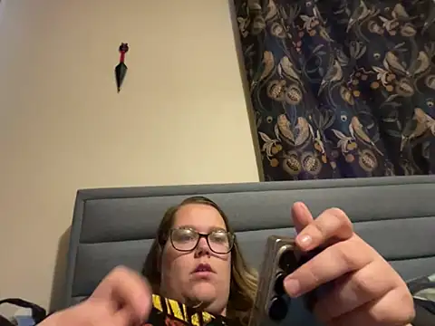 Scarletcum22 online show from 11/05/25, 07:41