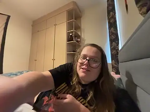 Scarletcum22 online show from 11/29/25, 10:07