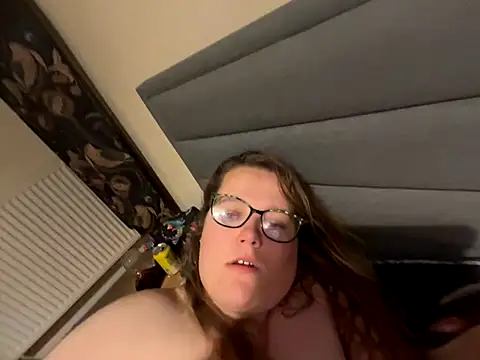 Scarletcum22 online show from 12/03/25, 07:16