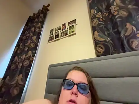 Scarletcum22 online show from 02/01/26, 08:24