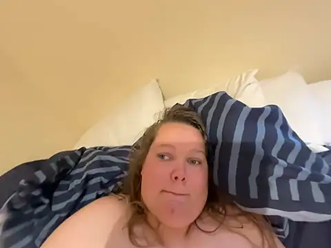 Scarletcum22 online show from 04/15/26, 06:09