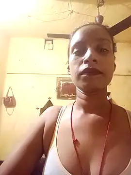 Snapshot of Rutika-G chatting on 10/28/25, 12:52 Rutika-G online show from 10/28/25, 12:52