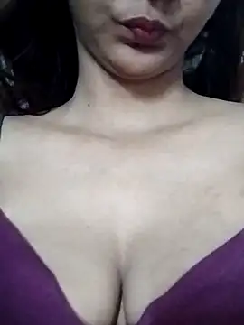 Snapshot of Aaliya_BigBoobs_1 chatting on 05/22/26, 12:00 Aaliya BigBoobs 1 online show from 05/22/26, 12:00