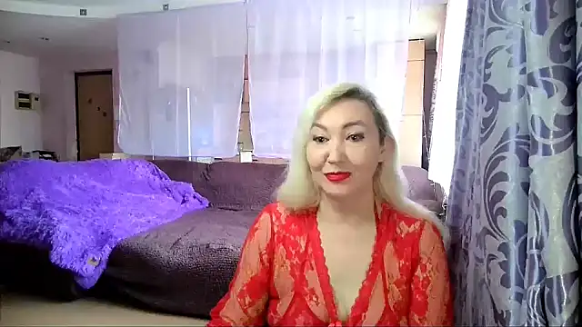 Snapshot of LadyKriss chatting on 11/12/25, 07:20 LadyKriss online show from 11/12/25, 07:20