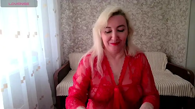 Snapshot of LadyKriss chatting on 04/16/26, 06:03 LadyKriss online show from 04/16/26, 06:03