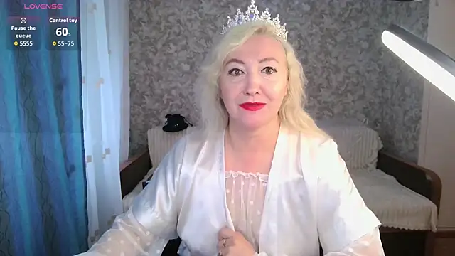 Snapshot of LadyKriss chatting on 07/10/26, 04:17 LadyKriss online show from 07/10/26, 04:17