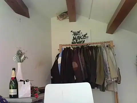 Snapshot of DeboraMee chatting on 10/23/25, 03:22 DeboraMee online show from 10/23/25, 03:22