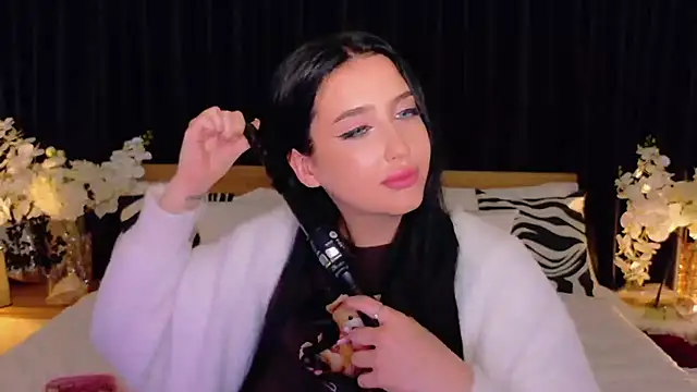 Felicia Herceg online show from 11/28/25, 12:57