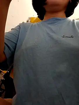 Snapshot of Mina-02 chatting on 10/27/25, 04:49 Mina-02 online show from 10/27/25, 04:49