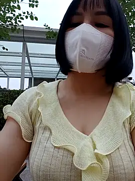 Snapshot of Mina-02 chatting on 10/28/25, 09:57 Mina-02 online show from 10/28/25, 09:57