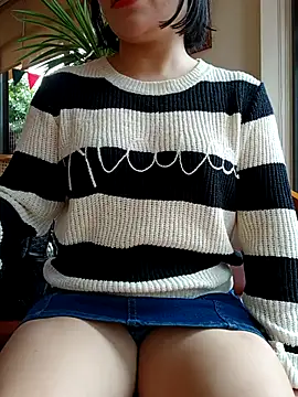 Snapshot of Mina-02 chatting on 10/31/25, 06:47 Mina-02 online show from 10/31/25, 06:47