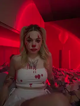 Snapshot of aeenicat chatting on 10/31/25, 07:59 aeenicat online show from 10/31/25, 07:59