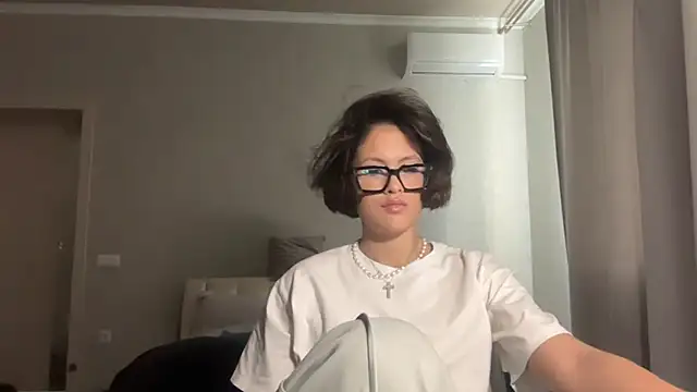 LeandraCasali online show from 10/20/25, 01:11