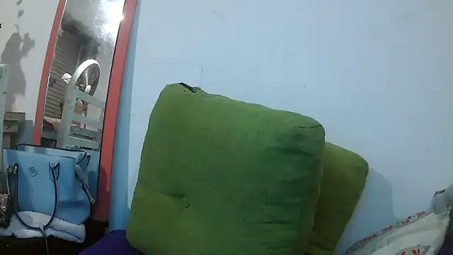 Snapshot of CarlaBrasuca chatting on 04/21/26, 07:36 CarlaBrasuca online show from 04/21/26, 07:36