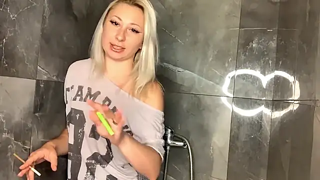 DiaVolperi online show from 10/21/25, 11:00