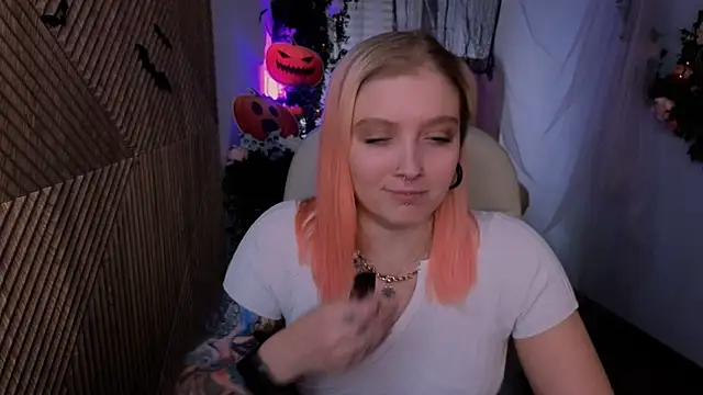 Kiki shay online show from 10/28/25, 09:06