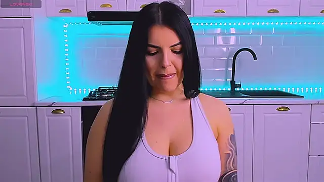 Snapshot of RheaLynn chatting on 03/19/26, 09:30 RheaLynn online show from 03/19/26, 09:30