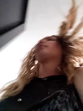 Snapshot of celeste_83 chatting on 11/11/25, 02:28 celeste 83 online show from 11/11/25, 02:28