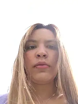 Snapshot of celeste_83 chatting on 11/18/25, 02:21 celeste 83 online show from 11/18/25, 02:21