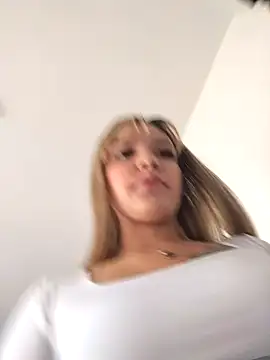 Snapshot of celeste_83 chatting on 11/22/25, 05:34 celeste 83 online show from 11/22/25, 05:34