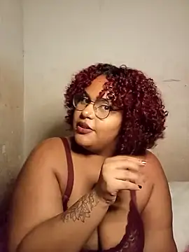 Snapshot of bigfatassmomy chatting on 10/21/25, 02:01 bigfatassmomy online show from 10/21/25, 02:01