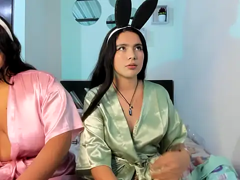Twodirtyteens18 online show from 10/21/25, 11:49