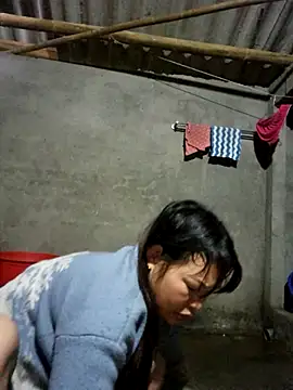 Snapshot of chipu06 chatting on 12/16/25, 11:43 chipu06 online show from 12/16/25, 11:43