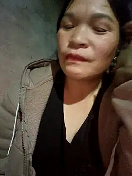 Snapshot of chipu06 chatting on 12/18/25, 01:17 chipu06 online show from 12/18/25, 01:17