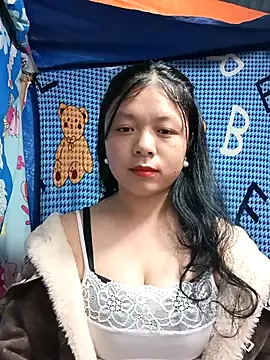 lisa-bae00 online show from 12/14/25, 12:21