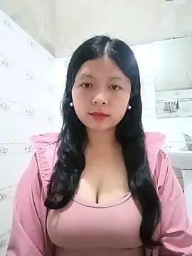 Snapshot of lisa-bae00 chatting on 04/23/26, 01:02 lisa-bae00 online show from 04/23/26, 01:02