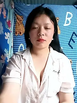 Snapshot of lisa-bae00 chatting on 05/11/26, 02:45 lisa-bae00 online show from 05/11/26, 02:45