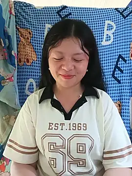 Snapshot of lisa-bae00 chatting on 06/08/26, 12:47 lisa-bae00 online show from 06/08/26, 12:47