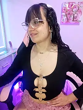 Snapshot of Pinkvixen69 chatting on 05/04/26, 05:31 Pinkvixen69 online show from 05/04/26, 05:31