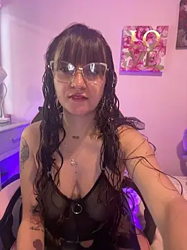 Snapshot of Pinkvixen69 chatting on 05/27/26, 05:10 Pinkvixen69 online show from 05/27/26, 05:10