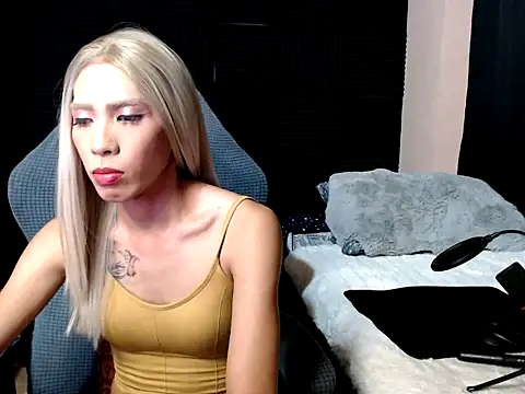 Snapshot of VictoriaAsianMistress chatting on 04/06/26, 03:57 VictoriaAsianMistress online show from 04/06/26, 03:57