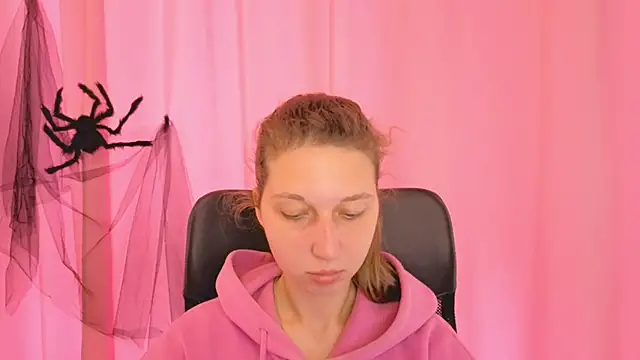 CuteEllii online show from 11/04/25, 11:09