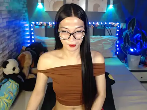 HotNathalie6900 online show from 04/04/26, 12:02