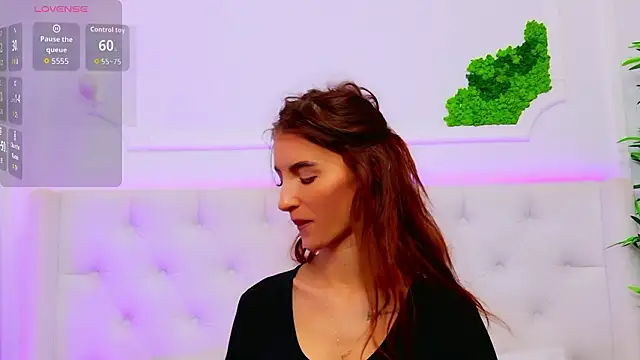 Snapshot of ElisaCharm chatting on 02/02/26, 05:28 ElisaCharm online show from 02/02/26, 05:28