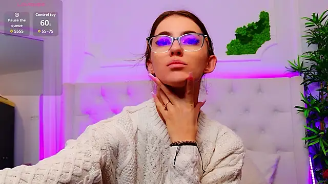 Snapshot of ElisaCharm chatting on 02/25/26, 04:55 ElisaCharm online show from 02/25/26, 04:55